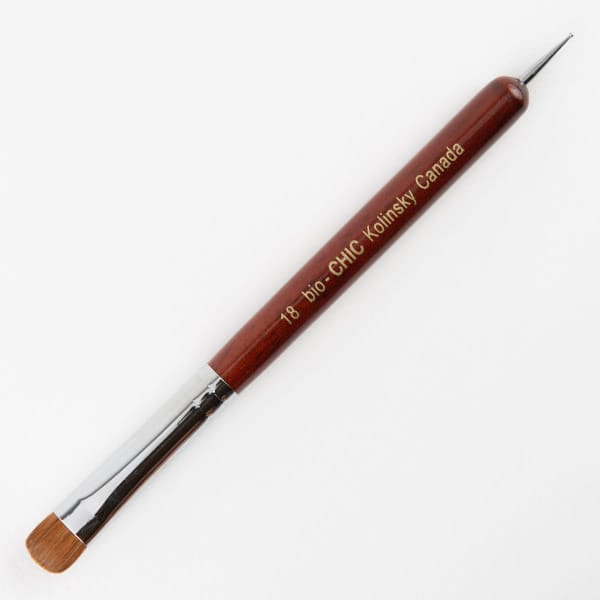 Bio Chic – Kolinsky Canada French Brush W/ Dotting Tool Wood Handle – # 18
